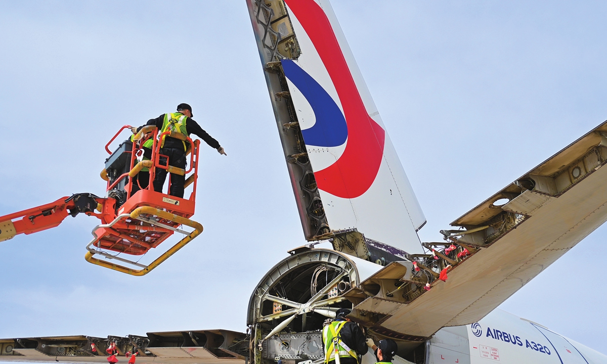  Technicians dismantle an aircraft at Lanzhou Zhongchuan International Airport in Lanzhou, Northwest China's Gansu Province on April 25, 2023. Technicians from the Gansu branch of China Eastern Airlines Technic Co have been dismantling a retired Airbus A320 aircraft, which was in service for 25 years. Photo: cnsphoto