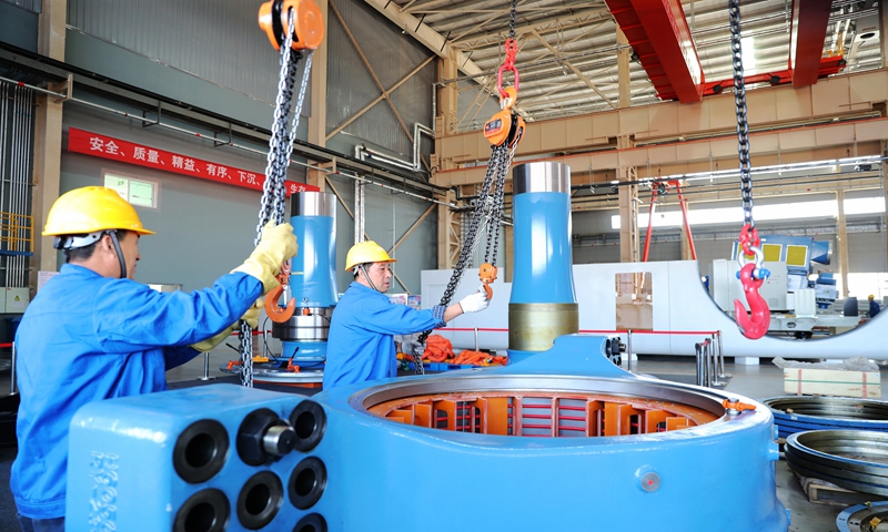 Technicians install wind turbines in Zhangye, Northwest China's Gansu Province on April 25, 2023. The project has a total investment of 1 billion yuan ($144.47 million) for three phases of construction. The first phase was completed and put into operation at the end of last year and will generate 600,000 kilowatts annually. 
Photo: cnsphoto  