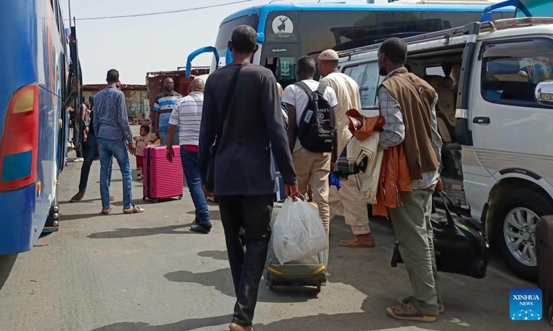 People fleeing from Sudan arrive at a bus station in Aswan, Egypt, on April 25, 2023. Many people crossed into Egypt through the border crossing between Egypt and Sudan, as conflict in the latter country continues.(Photo: Xinhua)