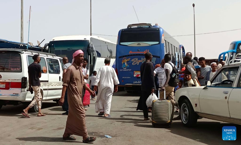 People fleeing from Sudan arrive at a bus station in Aswan, Egypt, on April 25, 2023. Many people crossed into Egypt through the border crossing between Egypt and Sudan, as conflict in the latter country continues.(Photo: Xinhua)