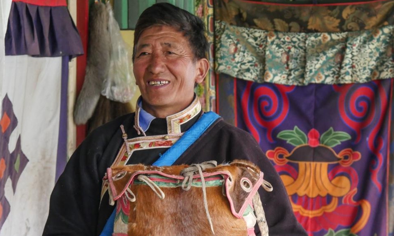 Sonam Qoipei displays a horse bag he made in Nang County of Nyingchi, southwest China's Tibet Autonomous Region, April 18, 2023.