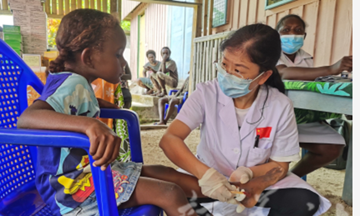 A Chinese medical aid team member to the Solomon Islands administers free medical treatment in the western islands. Photo: Xinhua
