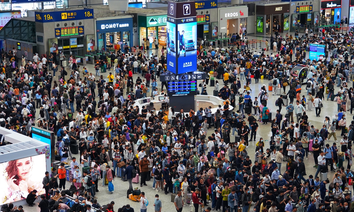 Crowds are seen at the Shanghai Hongqiao Railway Station on May 4, 2023. It is the first working day after the five-day May Day holidays during which China saw a travel boom with 274 million trips made across the country. Photo: VCG