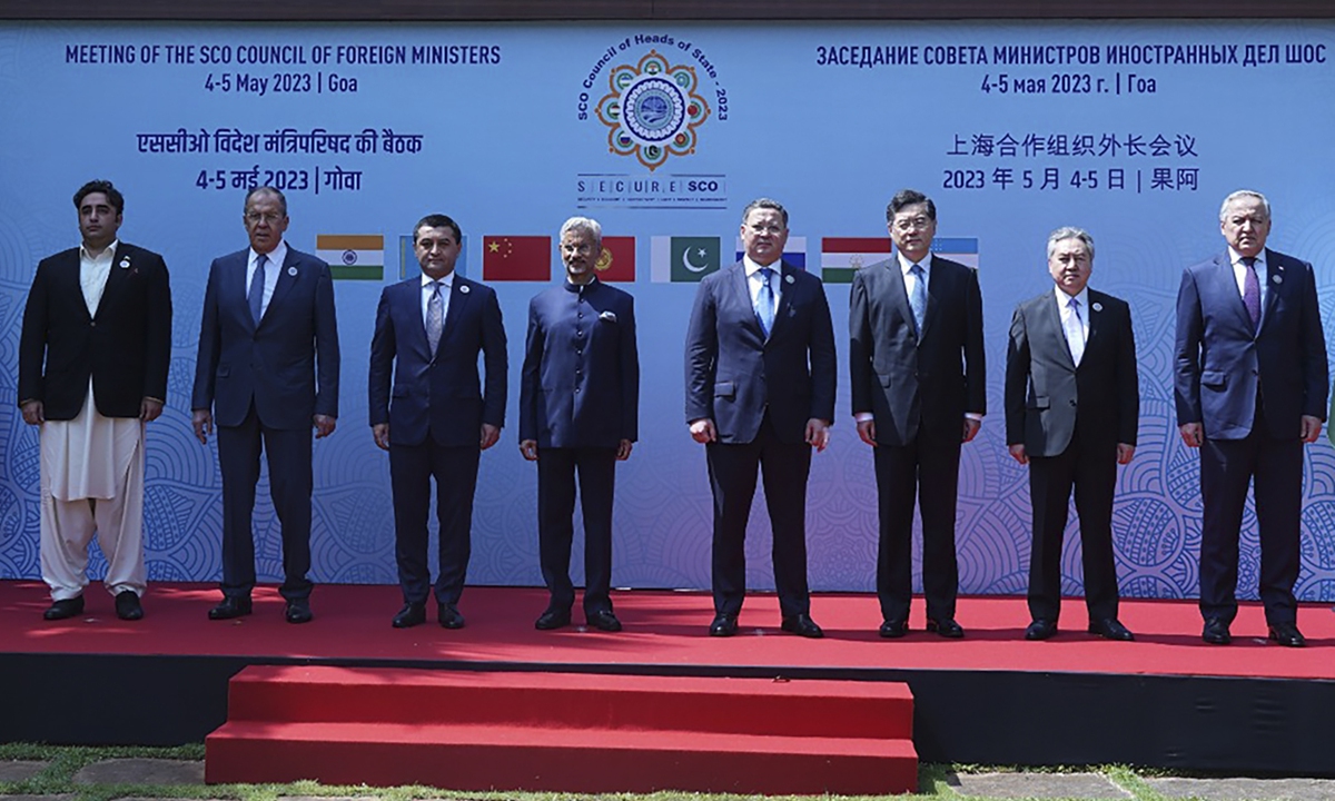 (From left) Pakistani Foreign Minister Bilawal Bhutto Zardari, Russian Foreign Minister Sergei Lavrov, Uzbekistani Foreign Minister Bakhtiyor Saidov, Indian External Affairs Minister Subrahmanyam Jaishankar, Minister of Foreign Affairs of Kazakhstan Murat Nurtleu, Chinese State Councilor and Foreign Minister Qin Gang, Kyrgyz Foreign Minister Jeenbek Kulubaev, and Tajikistan's Foreign Minister Sirodjidin Aslov, pose for a group photograph prior to the Shanghai Cooperation Organization (SCO) Council of Foreign Ministers' Meeting, in Goa, India, on May 5, 2023. Photo: VCG