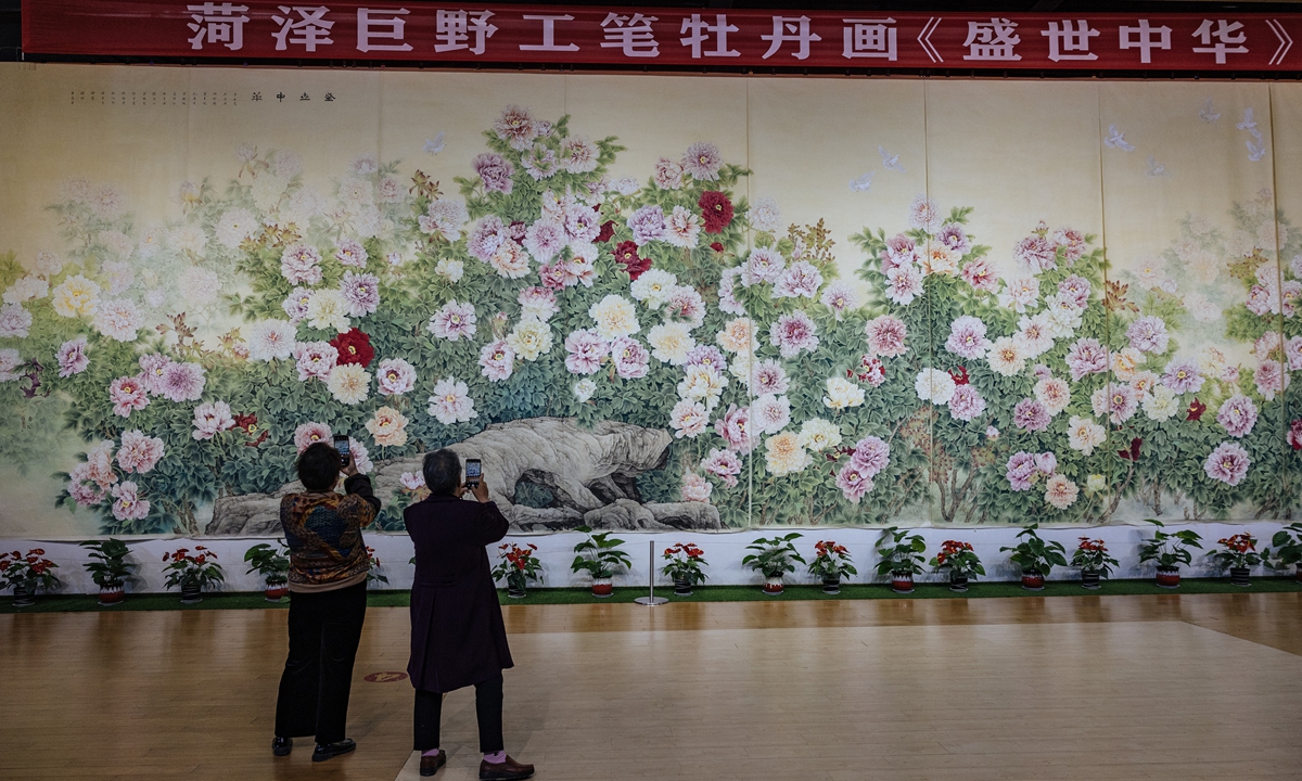 Visitors enjoy a giant peony painting at the Juye Painting and Calligraphy Institute in Juye county, East China's Shandong Province, on April 30, 2023. Photo: Li Hao/Global Times
