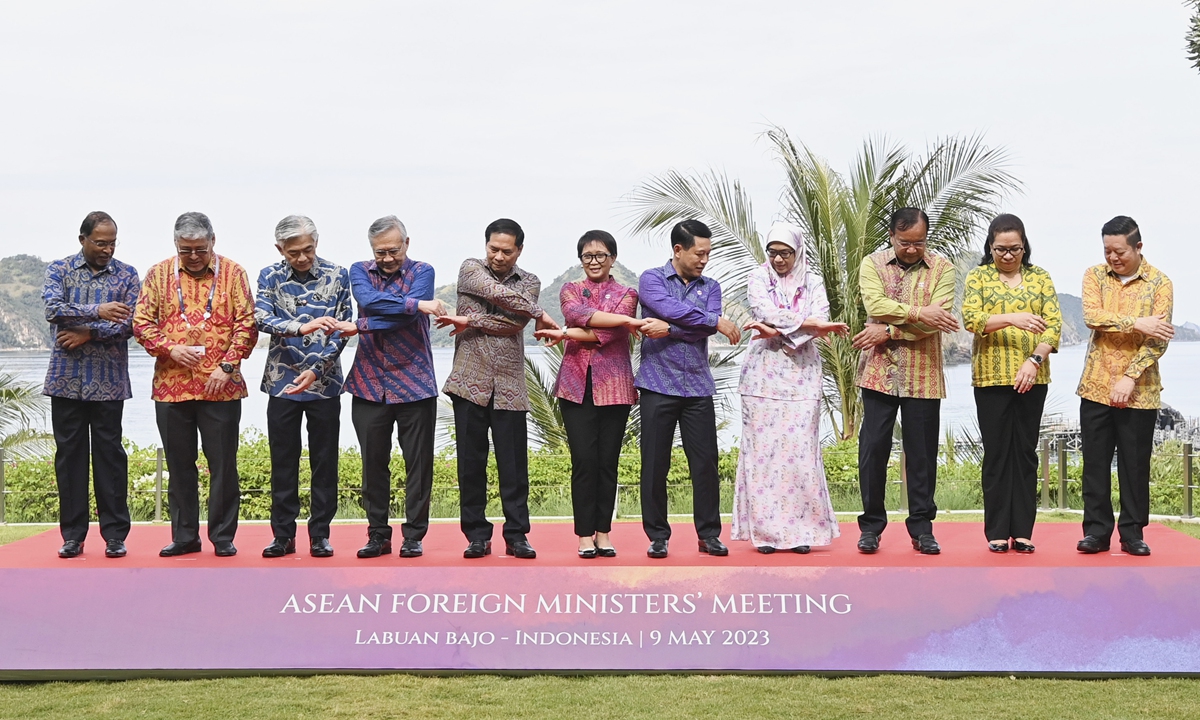 Foreign ministers from ASEAN members and ASEAN Secretary-General Kao Kim Hourn (far right) hold hands as they attend a photo session during the ASEAN Foreign Ministers' Meeting ahead of the 42nd ASEAN Summit in Labuan Bajo, East Nusa Tenggara, Indonesia, on May 9, 2023. Photo： VCG