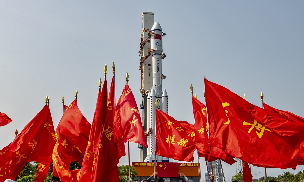 The Tianzhou-6 spacecraft is transferred onto the launch pad on May 7, 2023 in Hainan Province. Photo: VCG