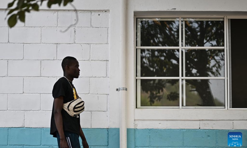A migrant walks past a shelter in city of Danli, southern Honduras, May 8, 2023. Danli in El Paraiso province bordering on Nicaragua has become a waystation on the travel route for thousands of migrants, most of them from South America or the Caribbean, who cross through Honduras en route to the north.(Photo: Xinhua)