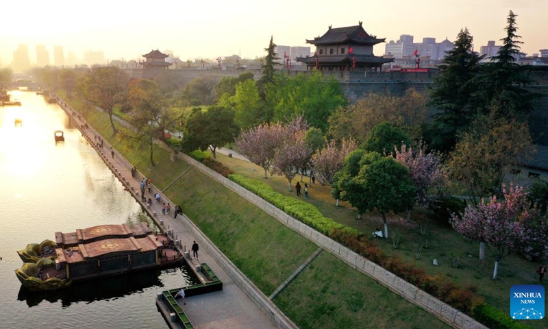 This aerial photo taken on April 1, 2023 shows a view of the south part of the ancient city wall at sunset in Xi'an, northwest China's Shaanxi Province. Xi'an, a city with over 3,100 years of history, served as the capital for 13 dynasties in Chinese history. It is also home to the world-renowned Terracotta warriors created in the Qin Dynasty (221-207 BC).(Photo: Xinhua)