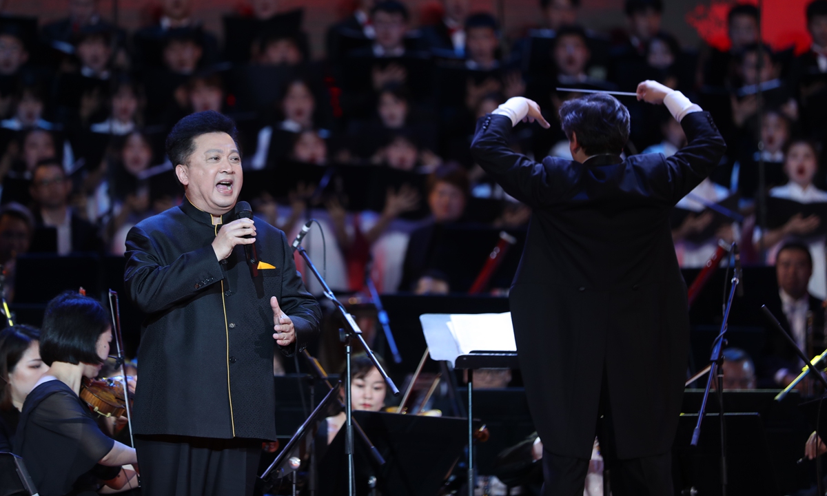 Yu Junjian, president of the College of Chinese and ASEAN Arts, sings in a music concert. Photo: VCG