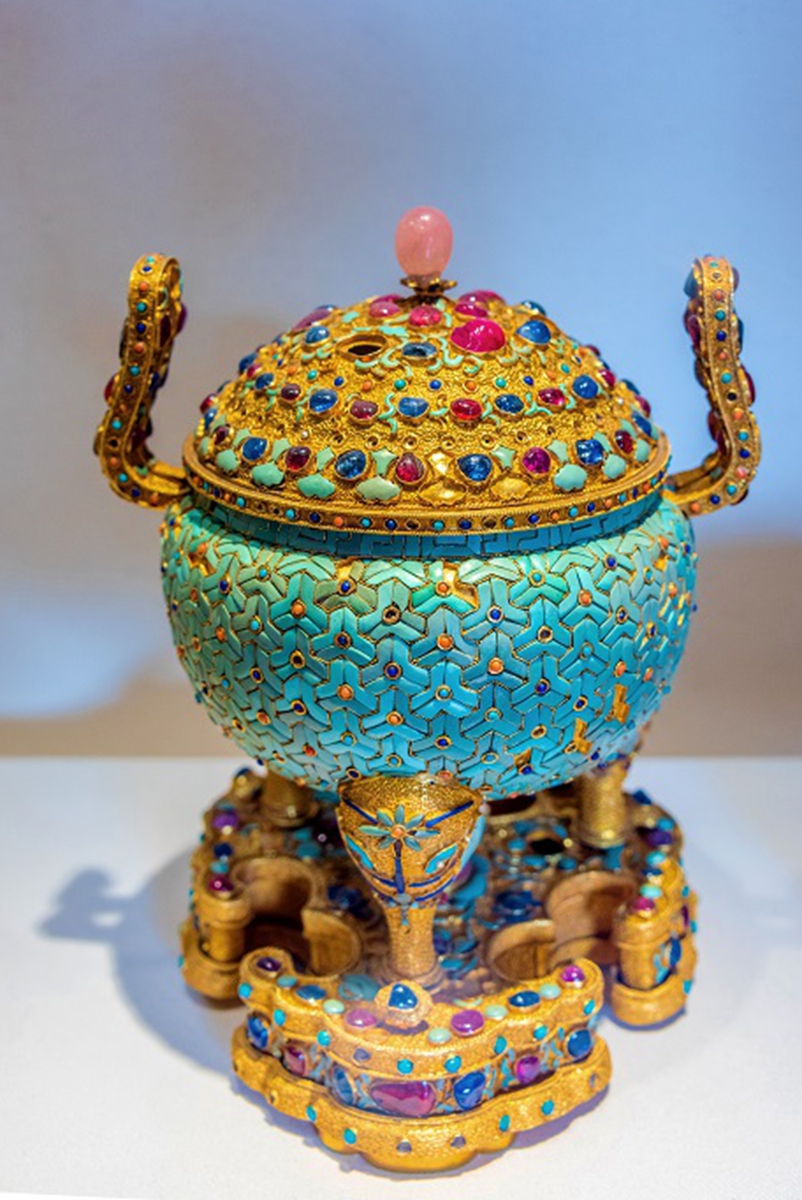 A Qing Dynasty gold inlaid gemstone stove stored at the Palace Museum Photo: VCG