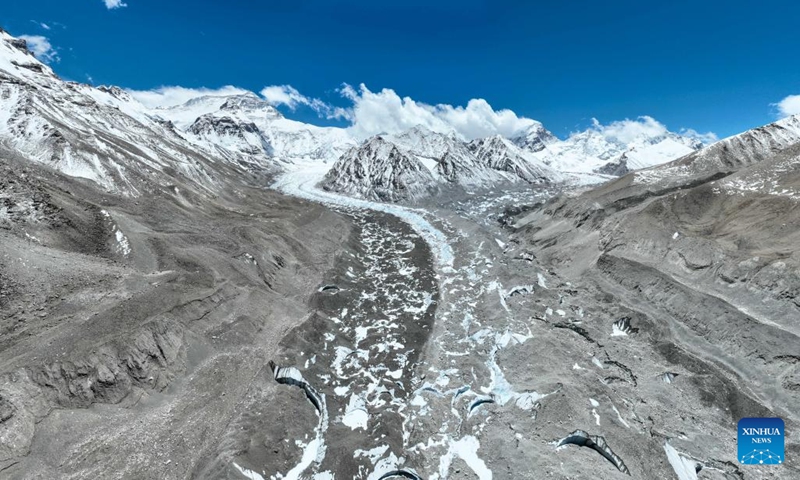 This aerial photo taken on May 15, 2023 shows Central Rongbuk glacier (L) and West Rongbuk glacier (R) at the foot of Mount Qomolangma, southwest China's Tibet Autonomous Region. With the east, central, and west branches, Rongbuk glacier is the biggest and most famous compound valley glacier at the foot of Mount Qomolangma.(Photo: Xinhua)