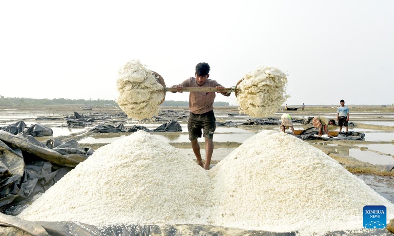 People work at a salt farm in Cox's Bazar, Bangladesh on May 15, 2023. Farmers in Bangladesh's Cox's Bazar district, some 300 km southeast of capital Dhaka, are now busy harvesting salt after cyclone Mocha hit the lands.(Photo: Xinhua)