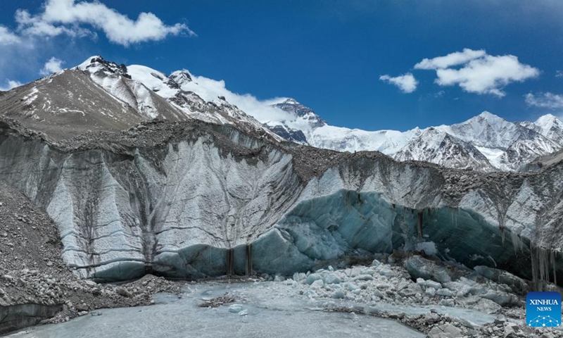 This aerial photo taken on May 12, 2023 shows Central Rongbuk glacier at the foot of Mount Qomolangma, southwest China's Tibet Autonomous Region. With the east, central, and west branches, Rongbuk glacier is the biggest and most famous compound valley glacier at the foot of Mount Qomolangma.(Photo: Xinhua)