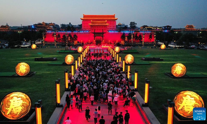 This aerial photo taken on April 30, 2023 shows tourists walking through the Yongning Gate of the ancient city wall in Xi'an, northwest China's Shaanxi Province. As the provincial capital of northwest China's Shaanxi Province, Xi'an, a city founded more than 3,100 years ago, served as the capital for 13 dynasties in Chinese history, including Tang (618-907), when the city was known as Chang'an.(Photo: Xinhua)