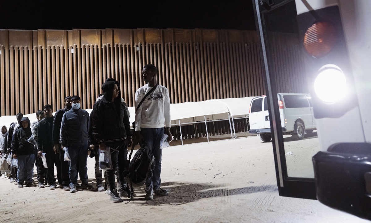 Migrants surrender to US Border Patrol agents after crossing the US-Mexico border before the lifting of Title 42 in Yuma, Arizona, US, on Wednesday, May 10, 2023. President Joe Biden warned of tumultuous conditions at the US-Mexico border after pandemic-era immigration restrictions are lifted later this week. Photo: VCG