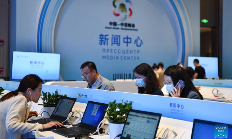Journalists work at the media center of the China-Central Asia Summit in Xi'an, northwest China's Shaanxi Province, May 16, 2023. The media center of the China-Central Asia Summit opened on Tuesday to provide services for journalists.(Photo: Xinhua)