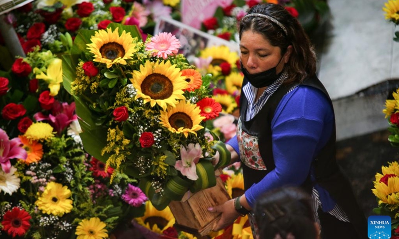 A flower seller shows flowers prepared for Mother's Day in Mexico City, Mexico, May 9, 2023. Mother's Day in Mexico is celebrated on May 10.(Photo: Xinhua)