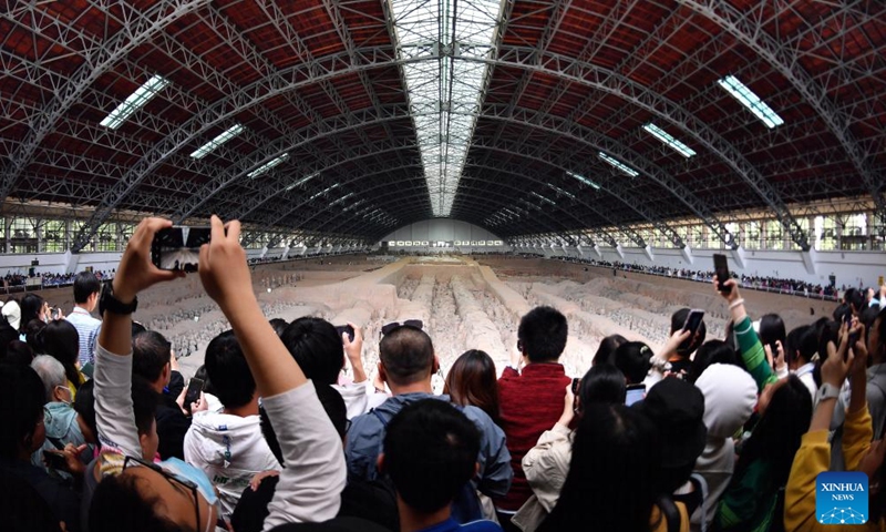 People visit pit No.1 of the Emperor Qinshihuang's Mausoleum Site Museum in Xi'an, northwest China's Shaanxi Province, April 26, 2023. Xi'an, a city with over 3,100 years of history, served as the capital for 13 dynasties in Chinese history. It is also home to the world-renowned Terracotta warriors.(Photo: Xinhua)