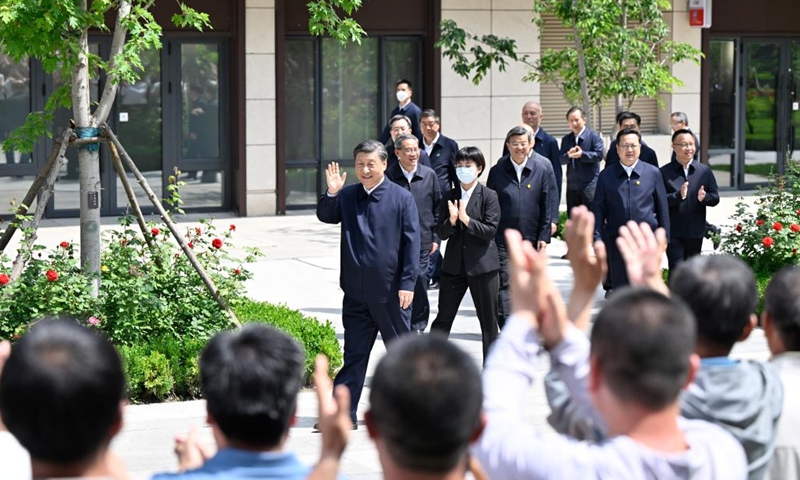 Chinese President Xi Jinping, also general secretary of the Communist Party of China Central Committee and chairman of the Central Military Commission, greets the residents while visiting a residential community in Rongdong District of the Xiong'an New Area, north China's Hebei Province, May 10, 2023. Xi on Wednesday inspected Xiong'an in north China's Hebei Province and presided over a meeting on promoting its development.(Photo: Xinhua)