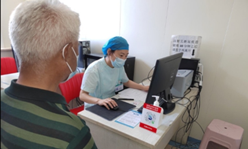 A man registers his information to get China's first domestic mRNA vaccine for COVID-19 in Shijiazhuang, North China's Hebei Province, where the vaccine was initially put into use on May 14, 2023. Photo: Hebei Daily