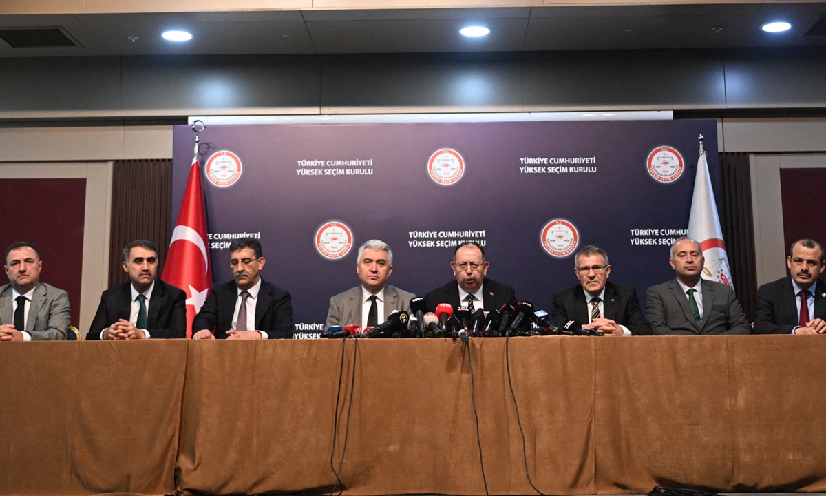 Turkish Supreme Electoral Board Head Ahmet Yener (center) speaks to press members regarding results of the May 14 presidential and parliamentary elections in Ankara, Turkiye on May 15, 2023..Photo: AFP