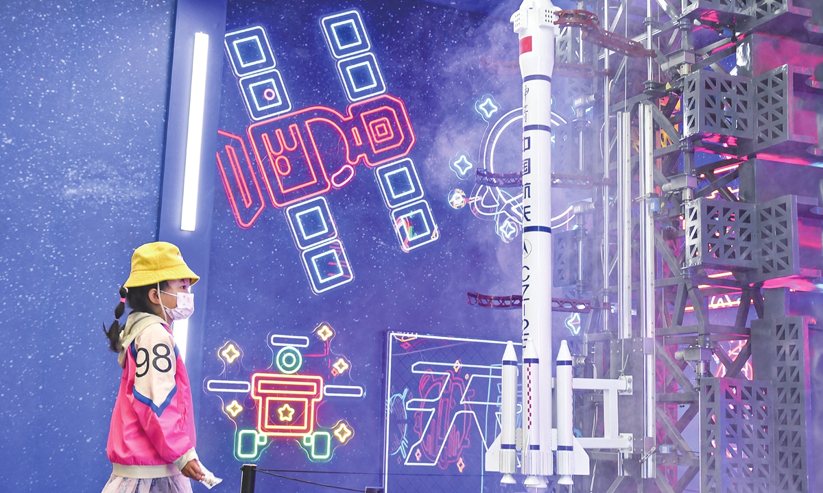 A child watches a mock launch of a carrier rocket at the China Space Science and Technology Exhibition in the Yantai Museum in Yantai, Shandong Province, on May 18, 2023. Photo: VCG