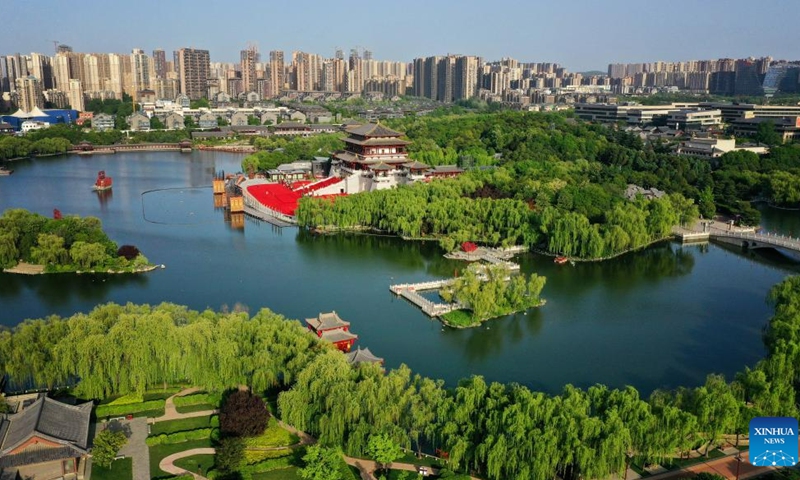 This aerial photo taken on April 25, 2023 shows the view of the Tang Paradise in Xi'an, northwest China's Shaanxi Province. The Tang Paradise, located in the south of Xi'an, is a large cultural theme park showing the life style of the prosperous Tang Dynasty (618-907).(Photo: Xinhua)