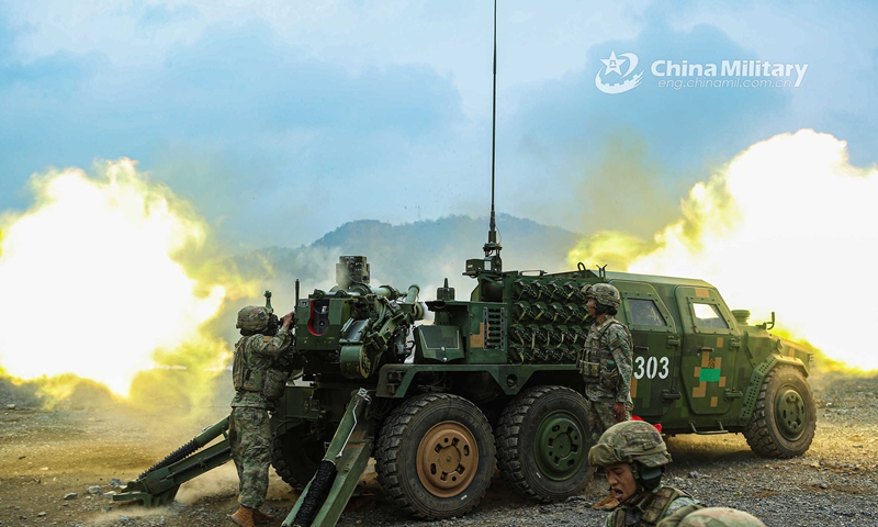 A vehicle-mounted howitzer attached to a combined-arms brigade under the PLA 75th Group Army takes the direct-fire assessment during a live-fire training exercise on May 15, 2023. (eng.chinamil.com.cn/Photo by Li Changqi)