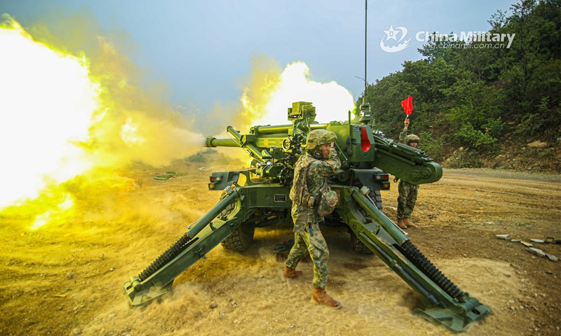 A vehicle-mounted howitzer attached to a combined-arms brigade under the PLA 75th Group Army takes the direct-fire assessment during a live-fire training exercise on May 15, 2023. (eng.chinamil.com.cn/Photo by Li Changqi)