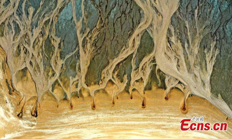 Stunning natural wonder of tidal flat along Meizhou Island, in Putian, east China's Fujian Province, May 17, 2023. (Photo provided to China News Service)