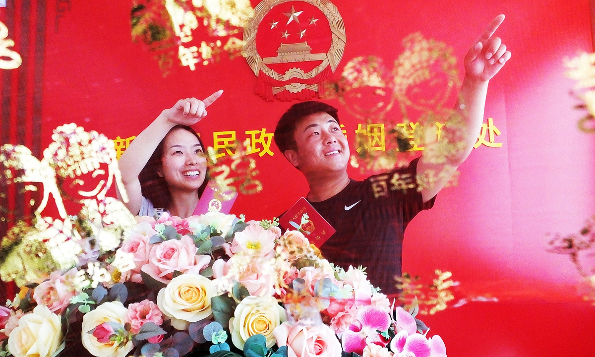 A couple get their marriage license on May 20, 2023 in the civil affairs bureau in Yuncheng, North China's Shanxi Province. Photo: VCG