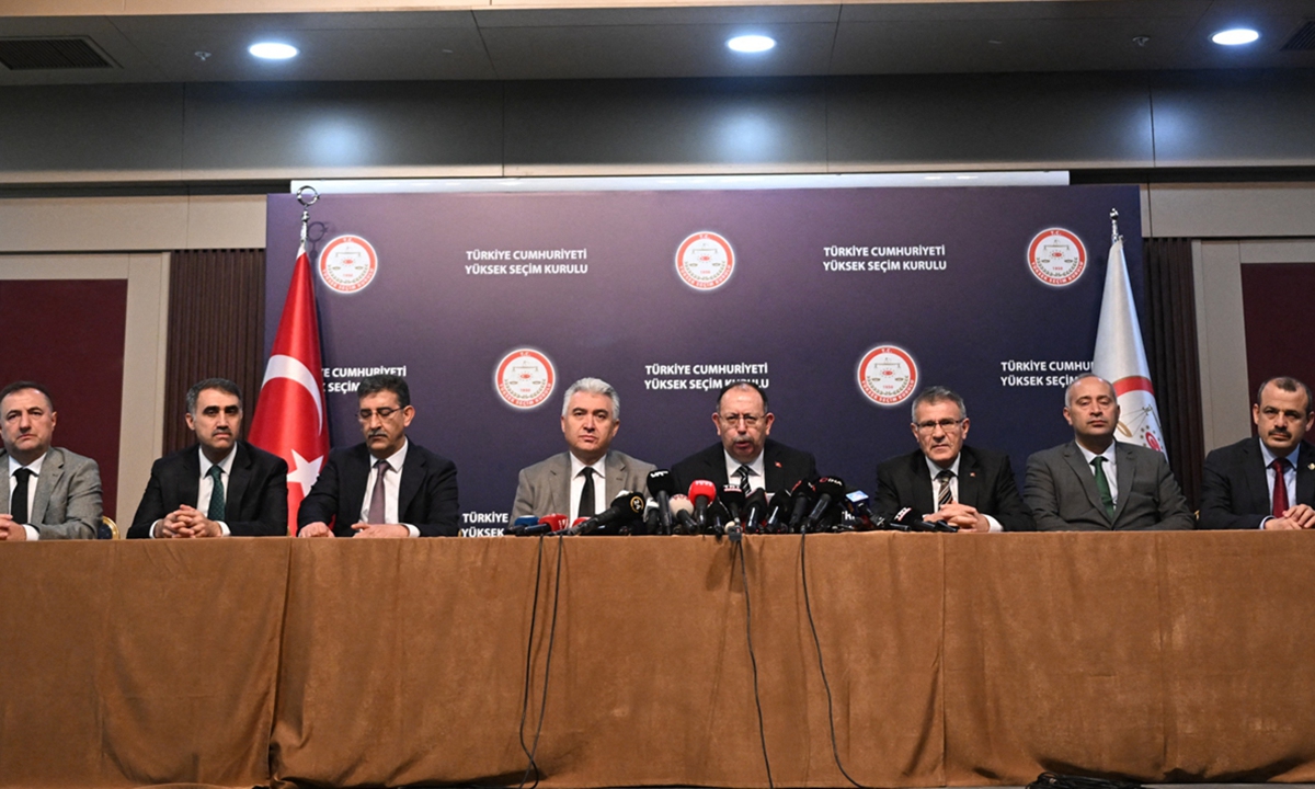 Turkish Supreme Electoral Board Head Ahmet Yener (center) speaks to press members regarding results of the May 14 presidential and parliamentary elections in Ankara, Turkiye on May 15, 2023..Photo: AFP