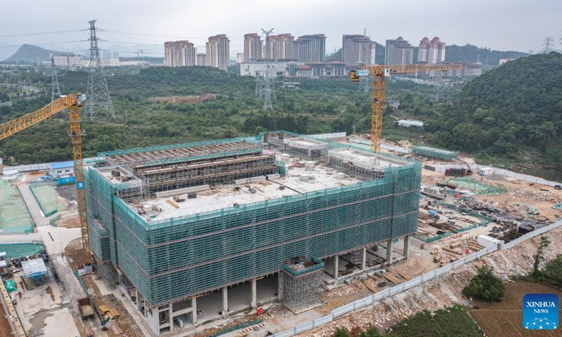 This aerial photo taken on May 23, 2023 shows the construction site of the Midea Cloud data center in Guian New Area, southwest China's Guizhou Province. In February 2022, China started work on the project to build an integrated national big data system involving the establishment of eight national computing hubs and 10 national data center clusters.(Photo: Xinhua)