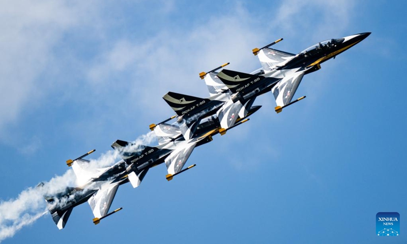 An aerobatic team performs during the air show at the 16th Langkawi International Maritime and Aerospace Exhibition (LIMA 2023) in Langkawi, Malaysia, May 23, 2023.(Photo: Xinhua)