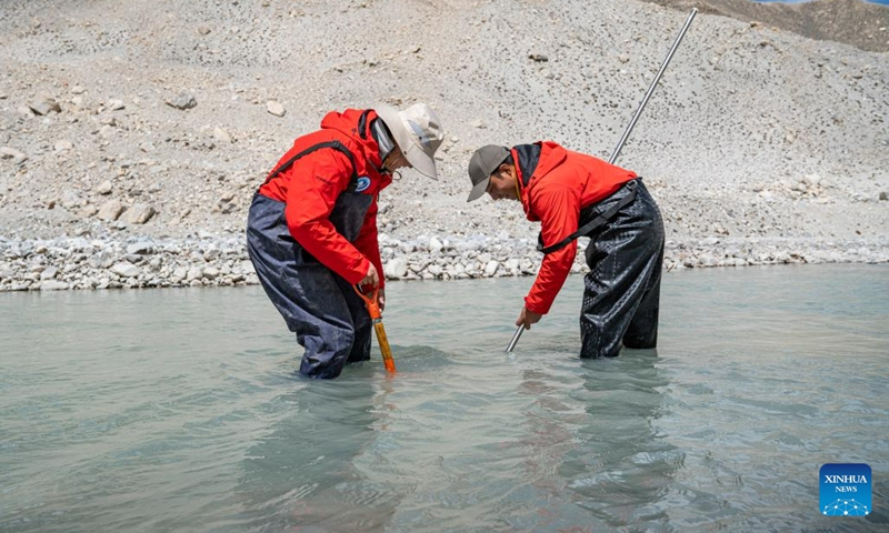 Scientific research members from Tibet University collect aquatic life samples near the mountaineering base camp in the Qomolangma National Nature Reserve in southwest China's Tibet Autonomous Region, May 22, 2023. The 2023 Mt. Qomolangma expedition is part of the second comprehensive scientific expedition on the Qinghai-Tibet Plateau, initiated in 2017.(Photo: Xinhua)