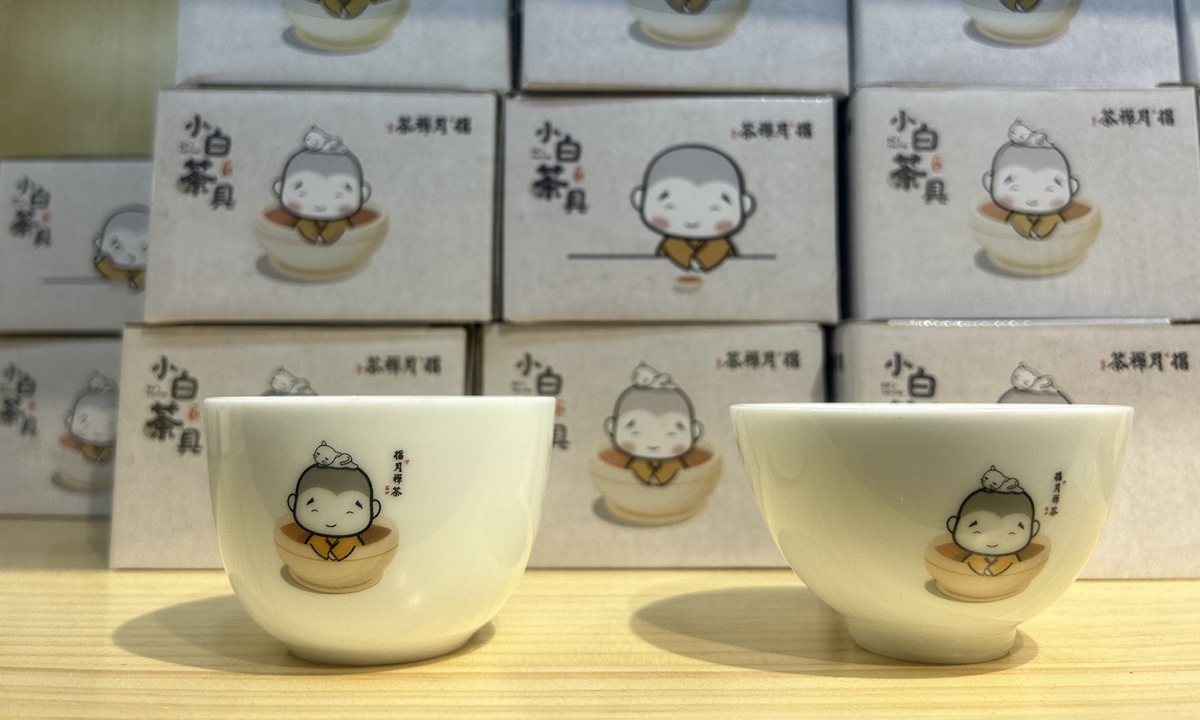 Teacups featuring the cartoon figure Shixiaobai on sale at the Yufo Temple in Shanghai Photo: Huang Lanlan/Global Times