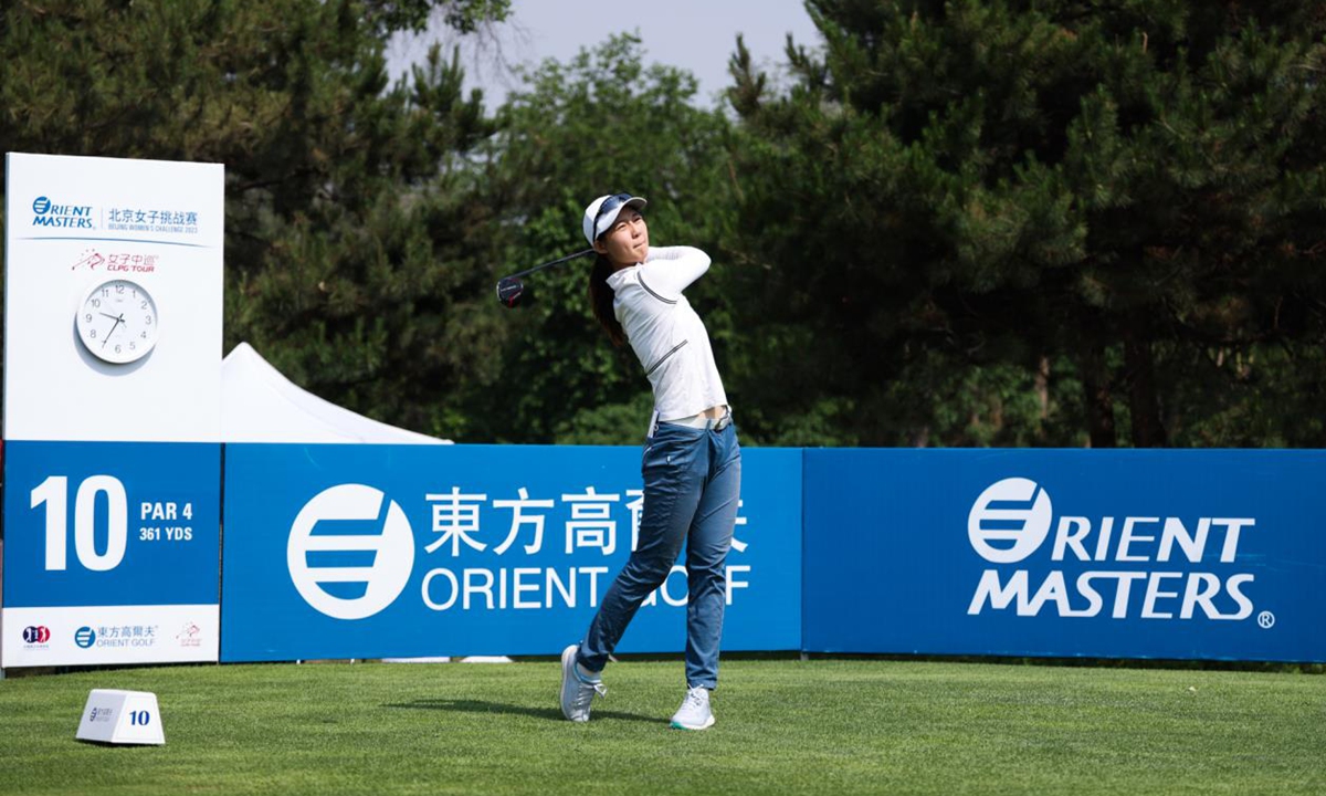 Chinese golfer Zeng Yu swings away at the Beijing Ladies Challenge on May 24, 2023 in Beijing. Amateur Zeng and veteran Yan Panpan each carded a three-under 69 to share a one-stroke lead during first-round play. Photo: Courtesy of China Golf Association