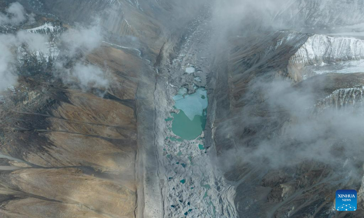 This aerial photo taken on May 25, 2023 shows lakes formed by water melted from Rongbuk glacier seen at an altitude of 7,000 meters in southwest China's Tibet Autonomous Region. Photo:Xinhua