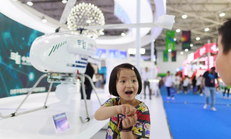 Kids visit a drone displaying booth at the China International Big Data Industry Expo 2023 in Guiyang, southwest China's Guizhou Province, May 26, 2023.

The China International Big Data Industry Expo 2023 kicked off on Friday in Guiyang, capital of southwest China's Guizhou Province, showcasing the country's latest achievements in the big data industry and promoting relevant business exchanges.

During the three-day event, cutting-edge technologies have attracted the eyes of youngsters. (Xinhua/Liu Xu)