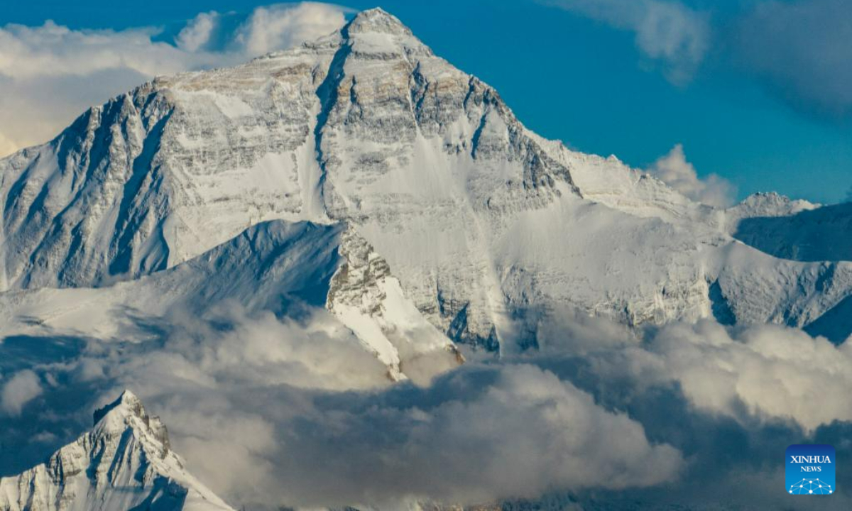 This aerial photo taken on May 23, 2023 shows a view of Mount Qomolangma and Himalaya mountains seen at an altitude of 8,000 meters in southwest China's Tibet Autonomous Region. Photo:Xinhua