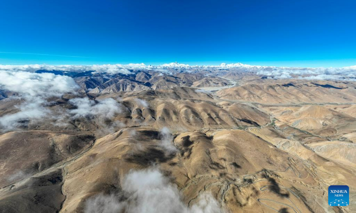 This aerial photo taken on May 24, 2023 shows a view of Mount Qomolangma seen at an altitude of 8,200 meters in southwest China's Tibet Autonomous Region. Photo:Xinhua