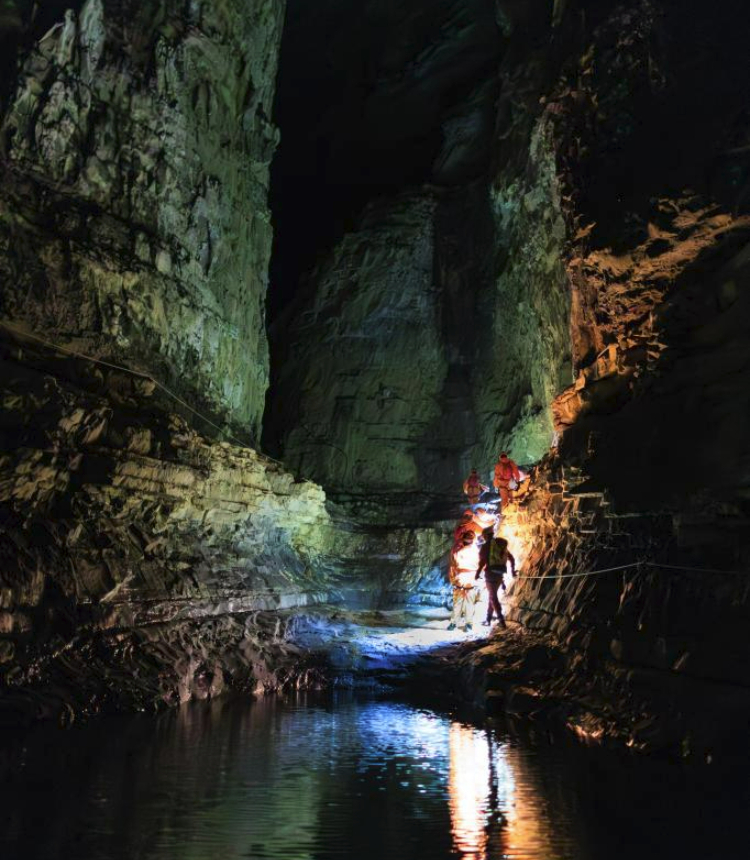 Tourists explore a karst cave in Suiyang County, southwest China's Guizhou Province, May 17, 2023. As home to Shuanghe Cave, the longest cave in Asia, Suiyang County has been developing its tourism industry with abundant cave resources in recent year, aiming at meeting diversified demand of tourists. (Xinhua/Liu Xu)