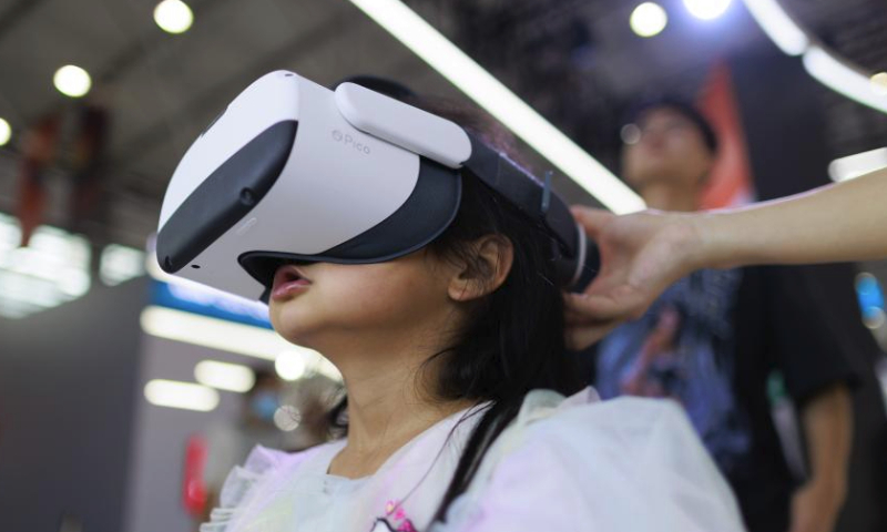 A child looks through VR glasses at the China International Big Data Industry Expo 2023 in Guiyang, southwest China's Guizhou Province, May 26, 2023.

The China International Big Data Industry Expo 2023 kicked off on Friday in Guiyang, capital of southwest China's Guizhou Province, showcasing the country's latest achievements in the big data industry and promoting relevant business exchanges.

During the three-day event, cutting-edge technologies have attracted the eyes of youngsters. (Xinhua/Liu Xu)