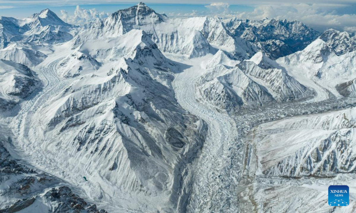 This aerial photo taken on May 23, 2023 shows a view of Mount Qomolangma seen at an altitude of 8,400 meters in southwest China's Tibet Autonomous Region. Photo:Xinhua