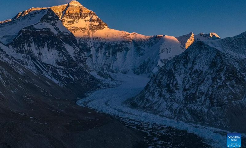 This aerial photo taken on May 11, 2023 shows a view of Mount Qomolangma in the sunset in southwest China's Tibet Autonomous Region.(Photo: Xinhua)