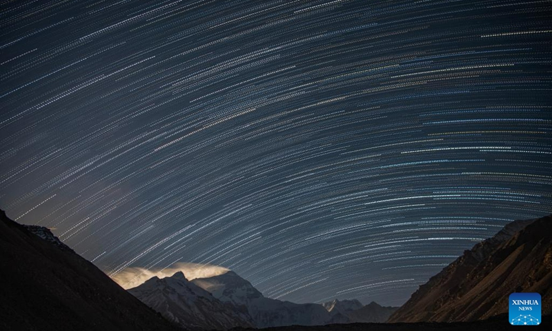 This composite photo taken on May 10, 2023 shows star trails above the Mount Qomolangma base camp in southwest China's Tibet Autonomous Region.(Photo: Xinhua)