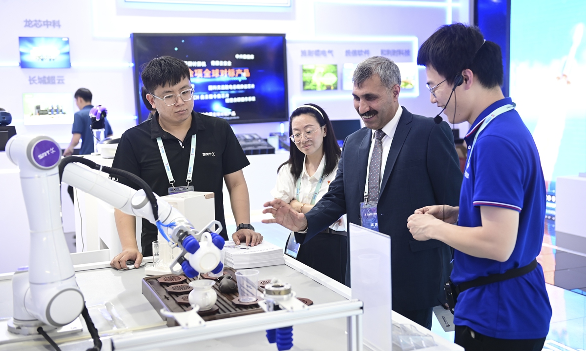 A soft robot's tea performance attracts visitors during the Beijing International High-tech Expo, part of the Zhongguancun Forum on May 29, 2023. The forum's exhibitions display cutting-edge technologies, intelligent manufacturing and technological achievements like blockchain from about 650 companies and institutions. Photo: VCG