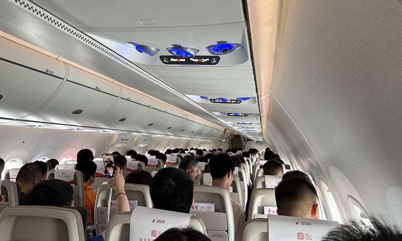 Passengers inside the C919 cabin after landing at Shanghai Hongqiao International Airport on May 29, 2023 Photo: Courtesy of Chen Zhencong 