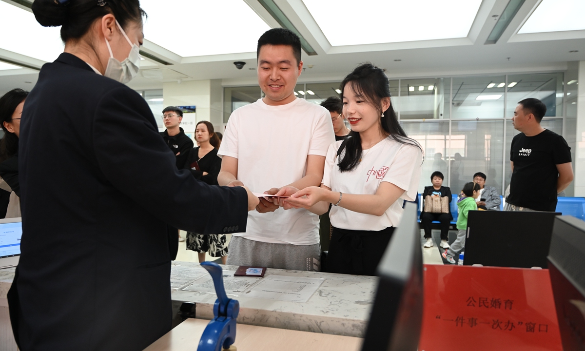 Newlyweds register their marriage in Hohhot, North China’s Inner Mongolia Autonomous Region on June 1, 2023, the first day that China expanded an inter-provincial marriage registration pilot program to allow people living outside their household registration province to register their marriages where they live. Photo: VCG